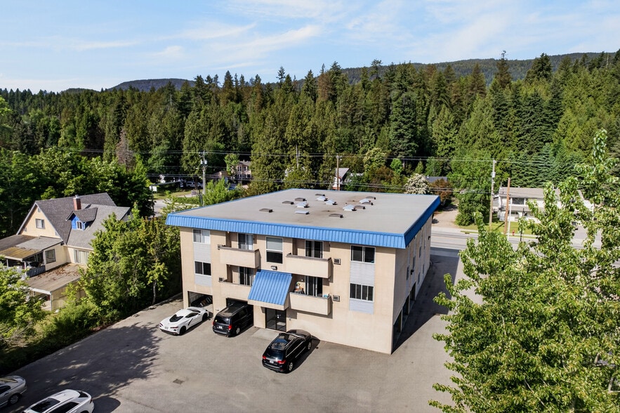 2241 Columbia Av, Castlegar, BC for sale - Building Photo - Image 3 of 10