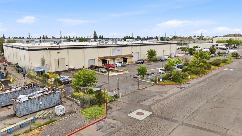 5860 88th St, Sacramento, CA à vendre - Photo du bâtiment - Image 2 de 14