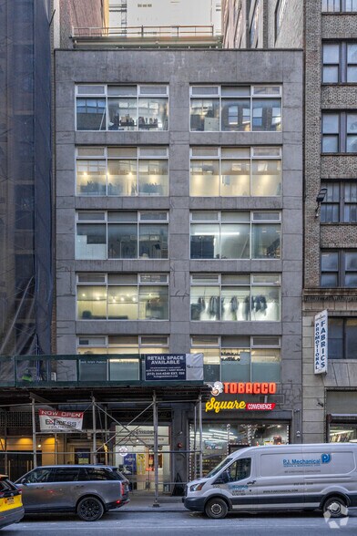 269 W 39th St, New York, NY à louer - Photo du bâtiment - Image 2 de 7