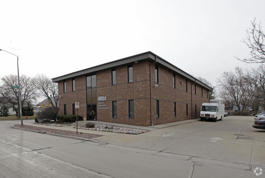 10601 W Oklahoma Ave, West Allis, WI for sale - Primary Photo - Image 1 of 1