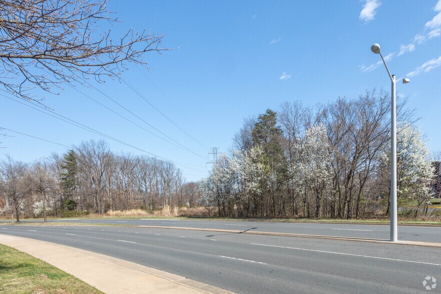 Fairbrook Dr, Herndon, VA for lease - Building Photo - Image 2 of 3