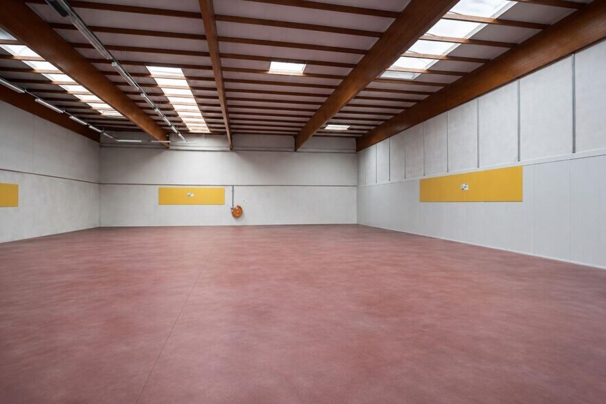 Industrial in Lille for lease - Interior Photo - Image 3 of 4