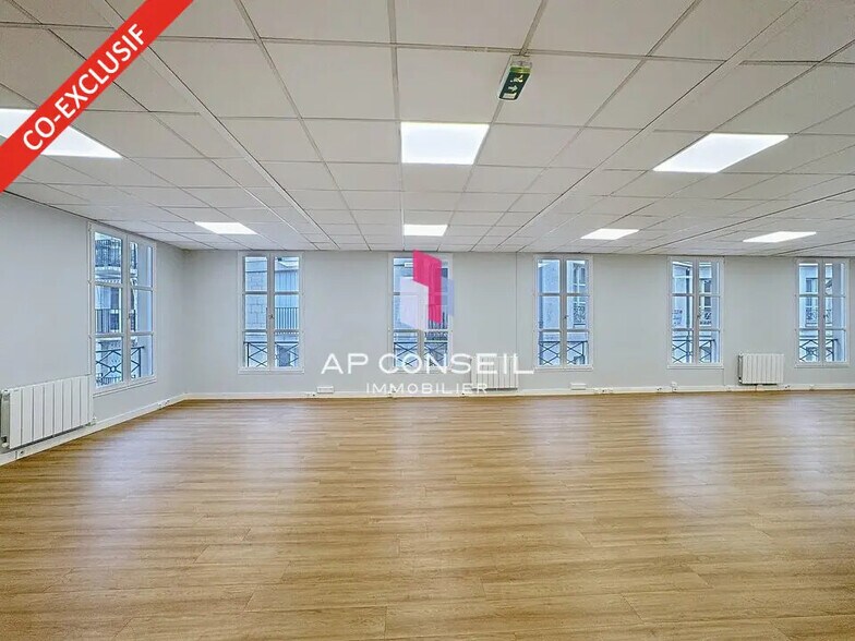 Office in Saint-Germain-en-Laye for lease - Interior Photo - Image 2 of 7