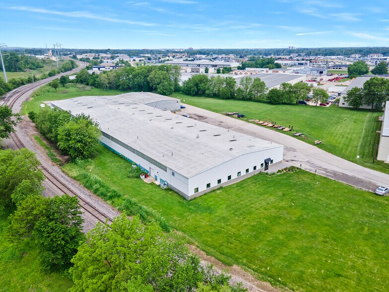 1815 Morrissey Dr, Bloomington, IL à vendre - Photo du bâtiment - Image 2 de 51