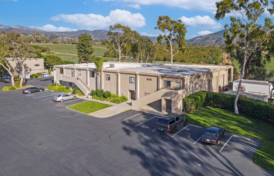 1010 Cindy Ln, Carpinteria, CA for lease - Building Photo - Image 1 of 2