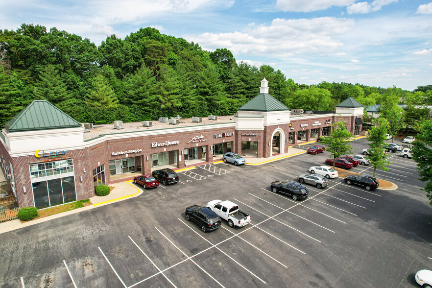 3606 N Elm St, Greensboro, NC for lease - Building Photo - Image 2 of 9