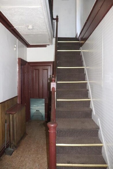 128 E 4th Ave, Roselle, NJ à vendre - Photo intérieure - Image 3 de 12