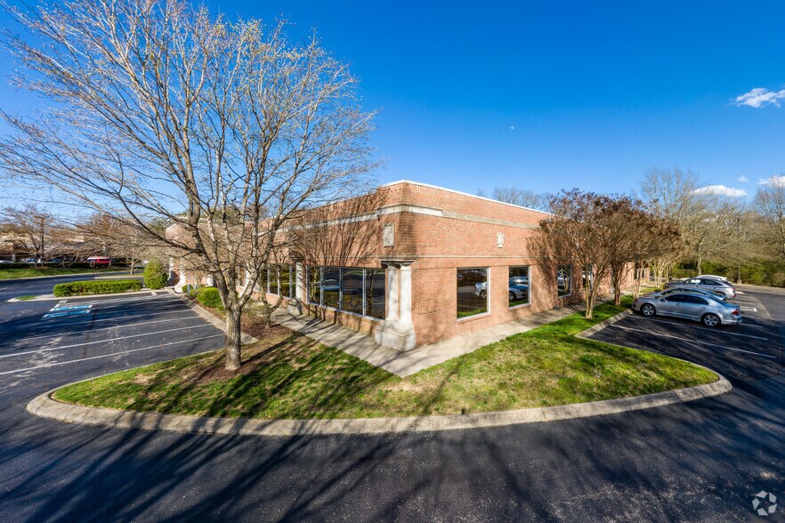 512 Autumn Springs Ct, Franklin, TN à louer - Photo du bâtiment - Image 3 de 5