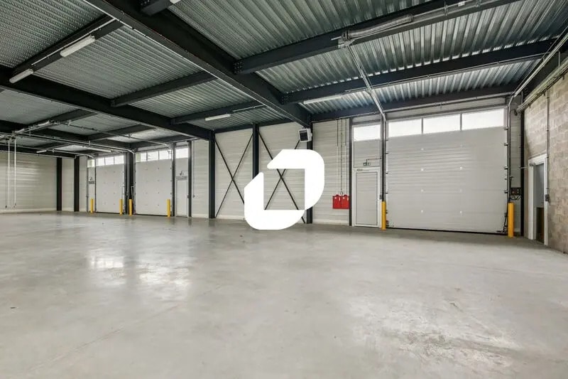 Flex in Stains for lease - Interior Photo - Image 2 of 31