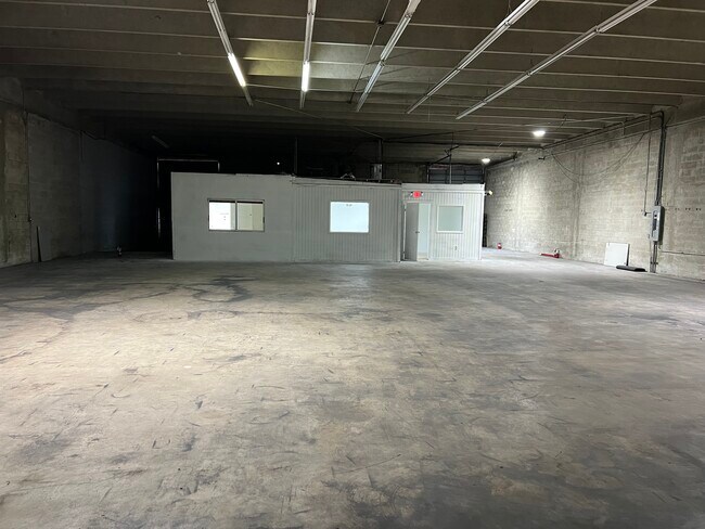 More details for 7282-7302 NW 70th St, Miami, FL - Industrial for Lease