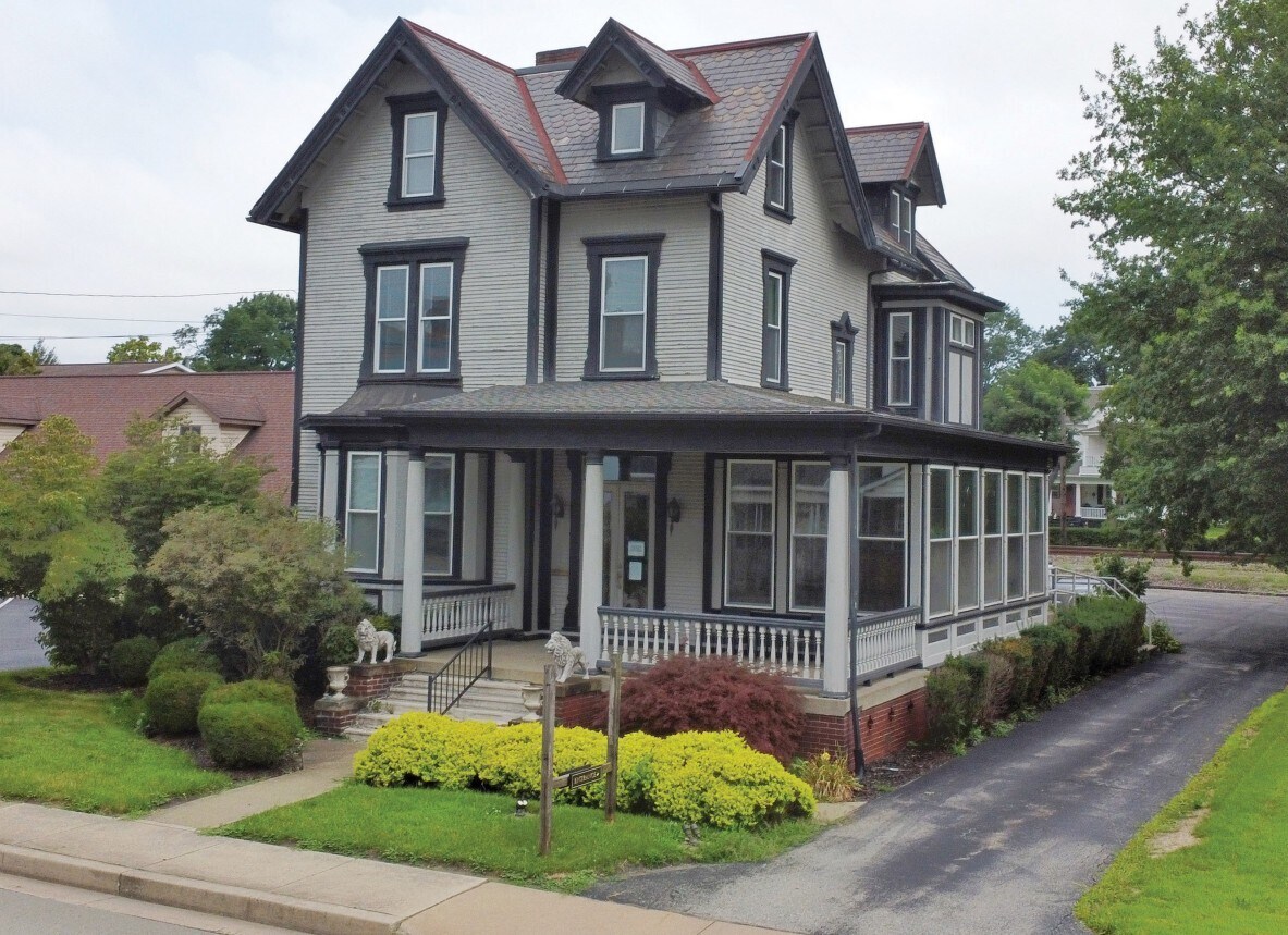 438 Depot St, Latrobe, PA for lease Primary Photo- Image 1 of 16