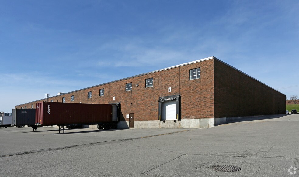 2101-2111 McCowan Rd, Toronto, ON à louer - Photo du bâtiment - Image 3 de 4