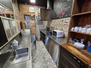 Retail in Barcelona, Barcelona for lease Interior Photo- Image 2 of 10