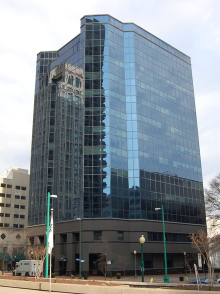 300 E Main St, Norfolk, VA for lease - Building Photo - Image 1 of 13