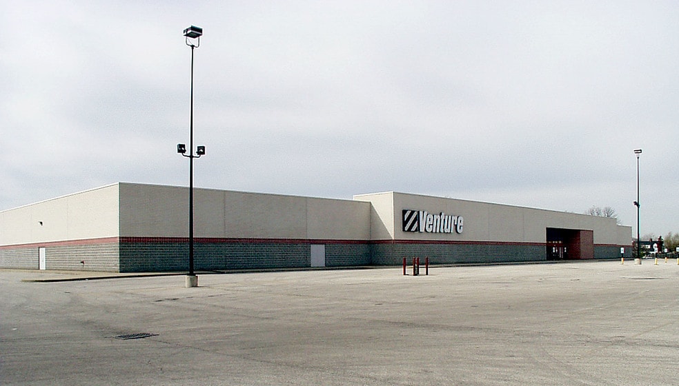 7339 E Washington St, Indianapolis, IN à vendre - Photo du bâtiment - Image 2 de 9