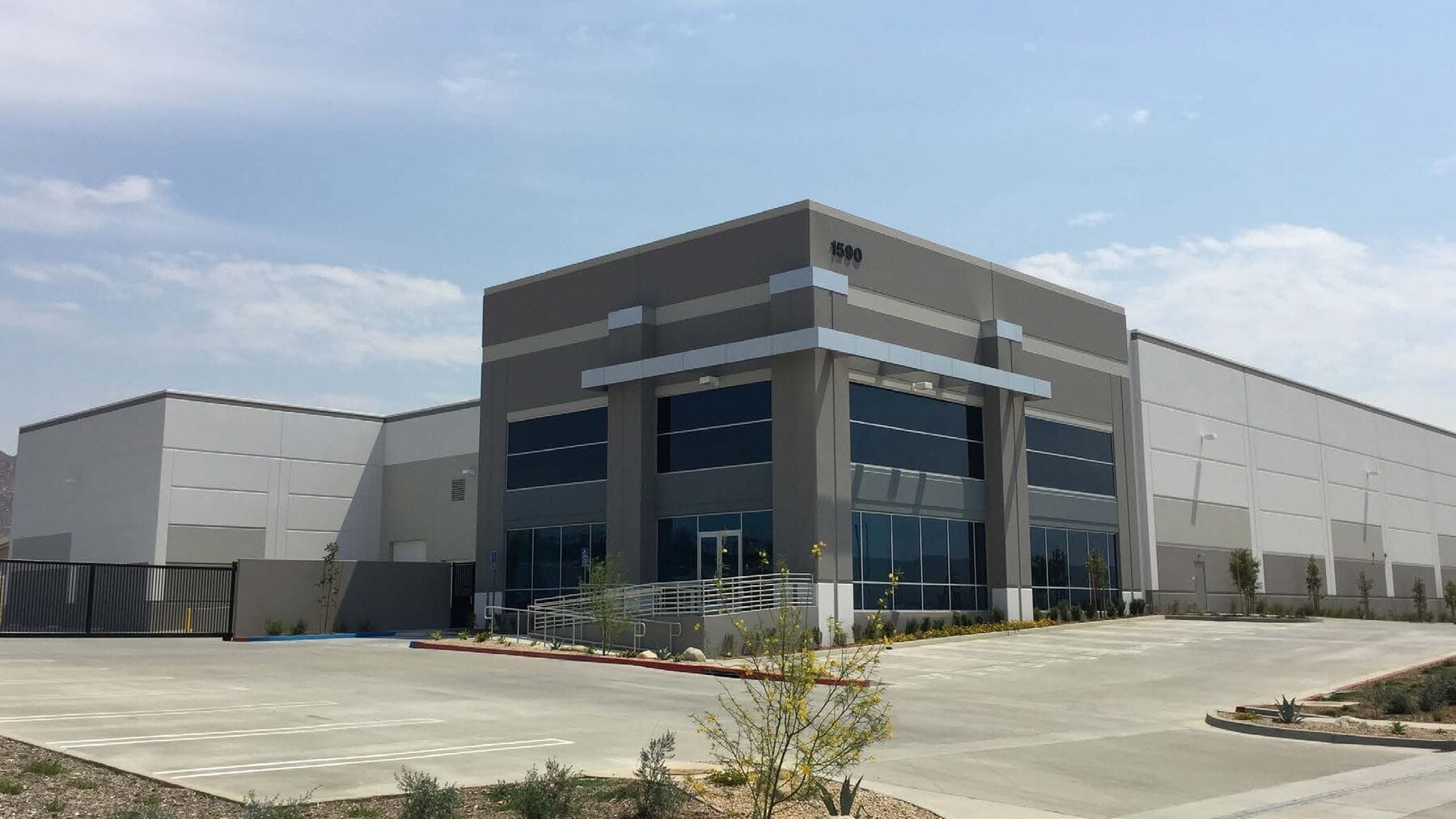 1590 Dan Kipper Dr, Riverside, CA for lease Primary Photo- Image 1 of 4