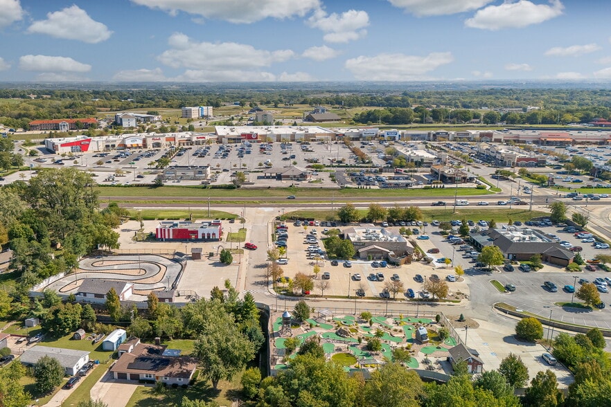 5328 N Belt Hwy, Saint Joseph, MO à vendre - Photo principale - Image 1 de 5