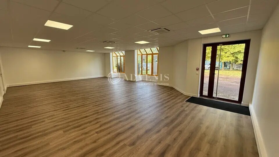 Flex in Croissy-Beaubourg for lease - Interior Photo - Image 3 of 7