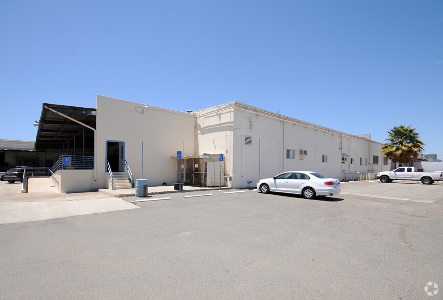 2526-2560 S Birch St, Santa Ana, CA à louer - Photo du bâtiment - Image 2 de 4