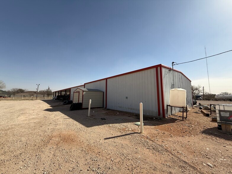 1207 NW Mustang Dr, Andrews, TX à vendre - Photo du bâtiment - Image 2 de 31