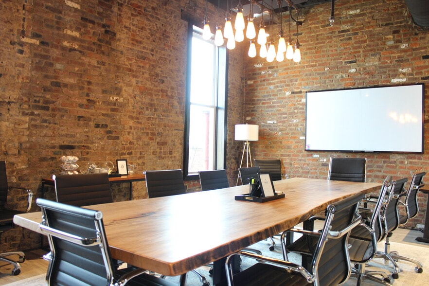 911 College St, Bowling Green, KY for lease - Interior Photo - Image 2 of 15