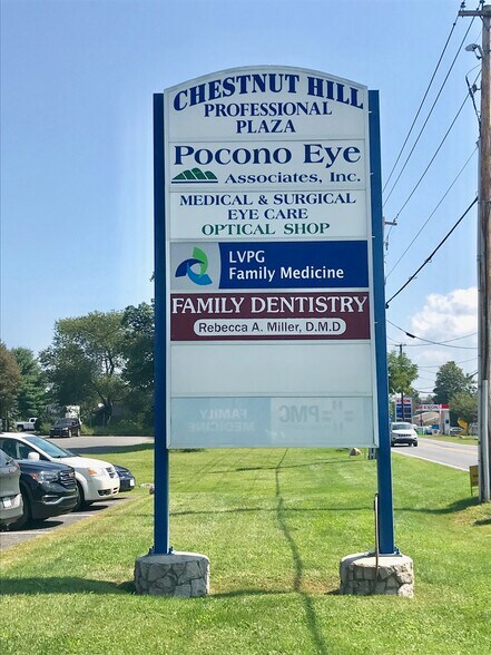 208 Kevin Ln, Brodheadsville, PA à louer - Photo du bâtiment - Image 3 de 35