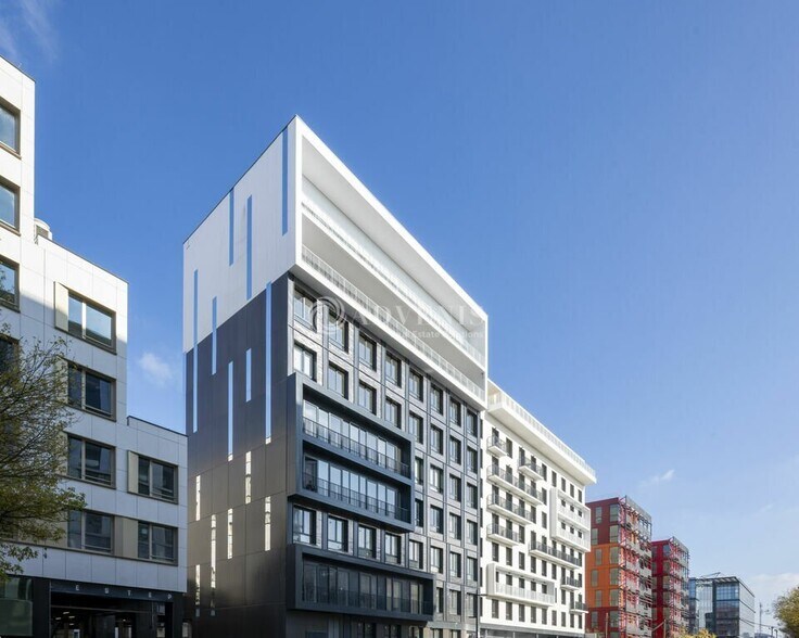 7 Rue Stephenson, Montigny-le-Bretonneux à vendre - Photo du bâtiment - Image 1 de 9