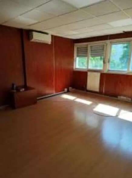 Office in Lyon for lease - Interior Photo - Image 3 of 6