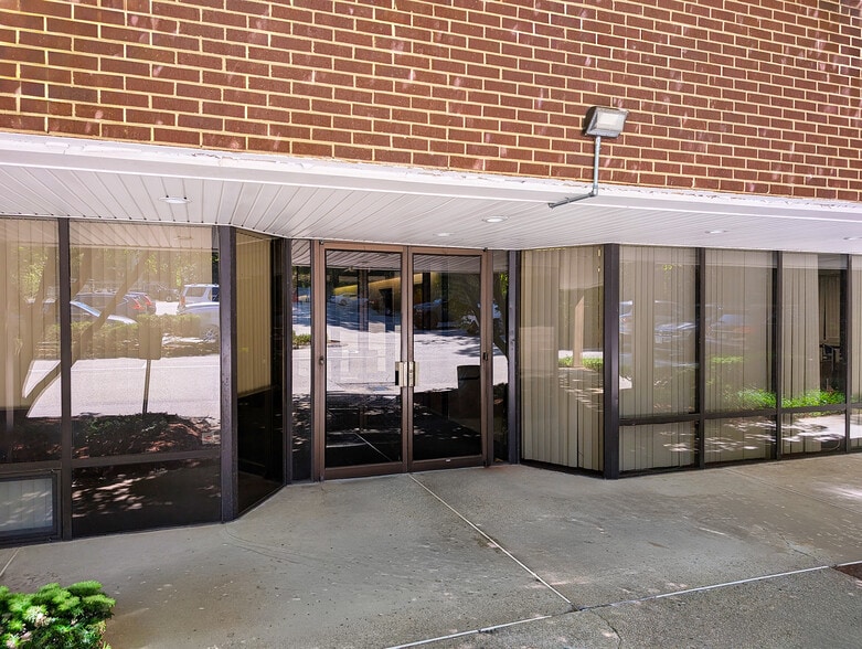 71 Spit Brook Rd, Nashua, NH for sale - Building Photo - Image 2 of 4