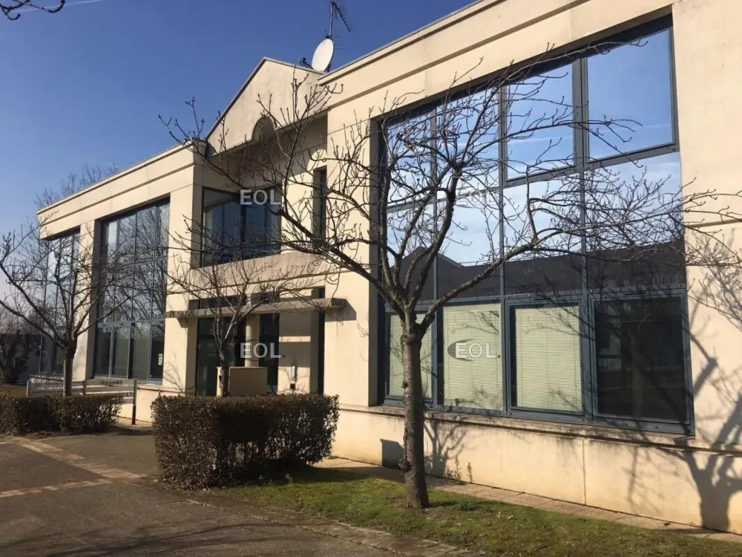 Office in Créteil for lease Building Photo- Image 1 of 7