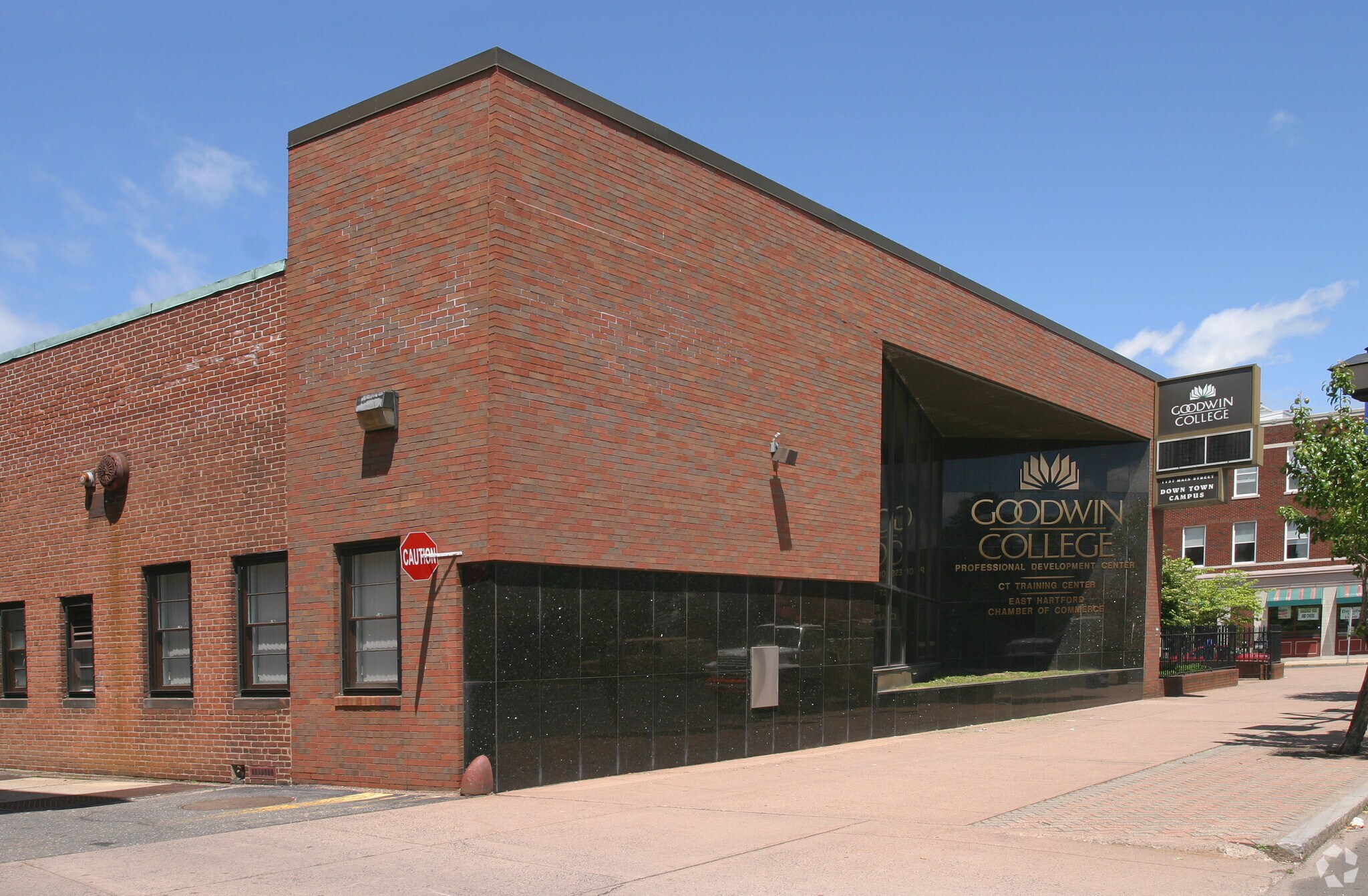 1137 Main St, East Hartford, CT à louer Photo du bâtiment- Image 1 de 7