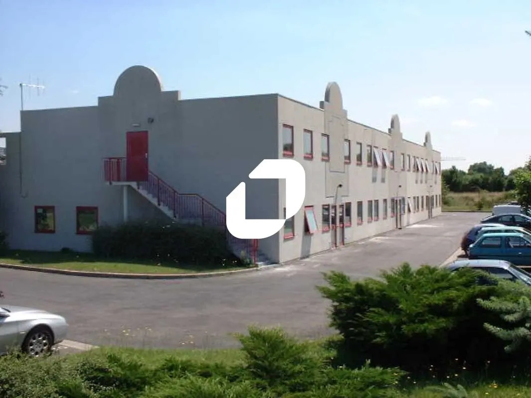 Office in Éragny for lease Building Photo- Image 1 of 5