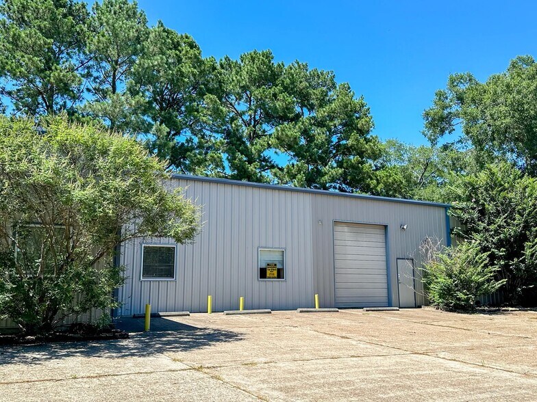 602 W Semands St, Conroe, TX for sale - Building Photo - Image 2 of 2