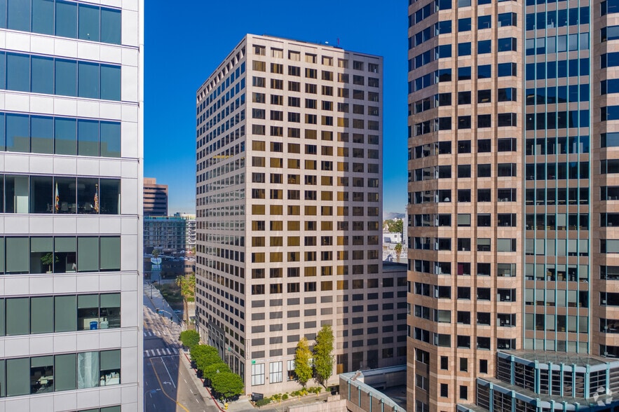 915 Wilshire Blvd, Los Angeles, CA à louer - Photo du bâtiment - Image 2 de 10