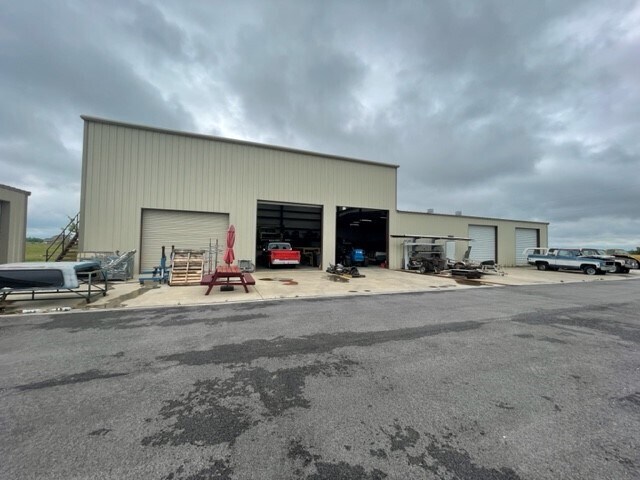 2201 County Road 460 portefeuille de 5 propriétés à vendre sur LoopNet.ca Photo principale- Image 1 de 17