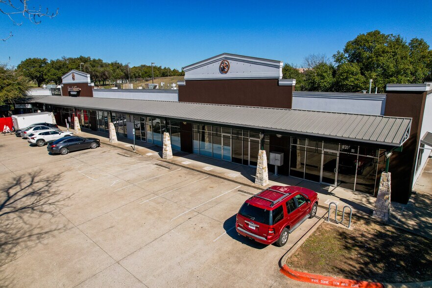 8201 Cross Park Dr, Austin, TX à louer - Photo du bâtiment - Image 2 de 20