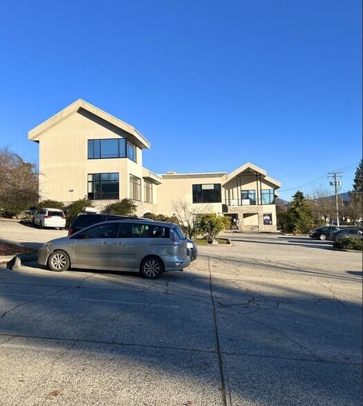 938 Gibsons Way, Gibsons, BC à vendre - Photo principale - Image 1 de 1