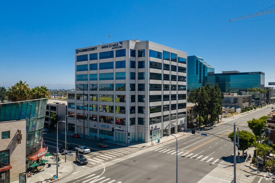 11300 W Olympic Blvd, Los Angeles, CA à louer - Photo du bâtiment - Image 3 de 4