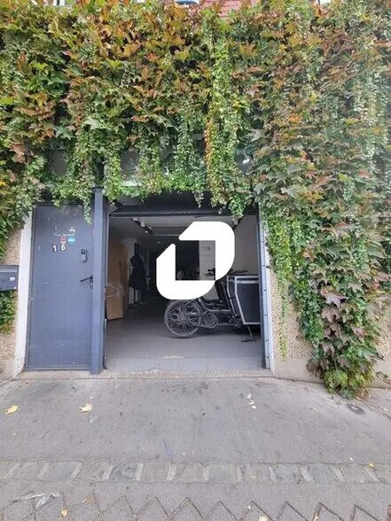 Bureau dans Saint-Ouen-sur-Seine à louer - Photo du bâtiment - Image 2 de 10