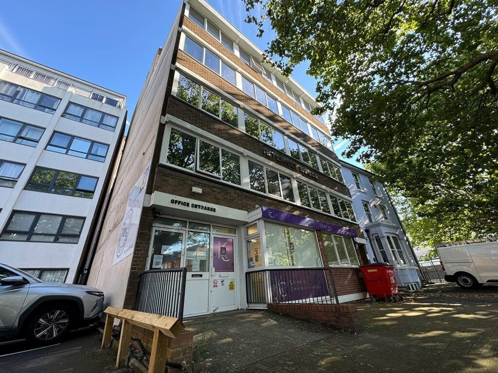 33 Kingston Crescent, Portsmouth à louer Photo du bâtiment- Image 1 de 29