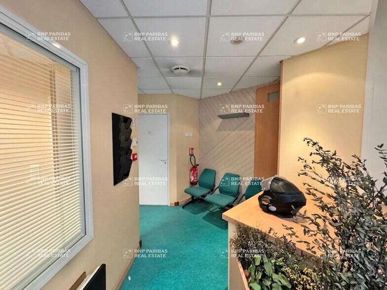 6 Rue Serret, Paris for sale - Interior Photo - Image 2 of 8