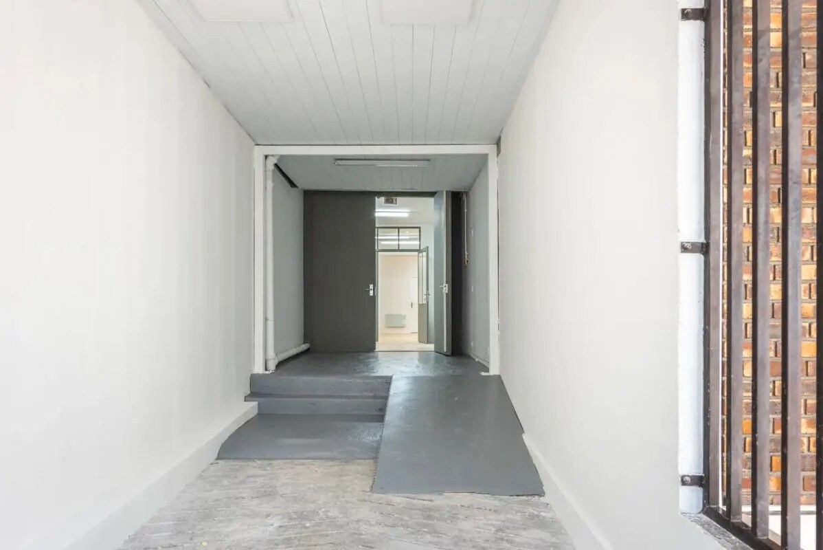 Office in Paris for sale Building Photo- Image 1 of 11