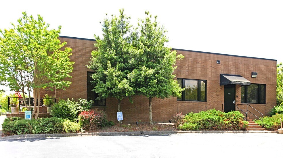 160 Charlois Blvd, Winston-Salem, NC à vendre - Photo du bâtiment - Image 2 de 12