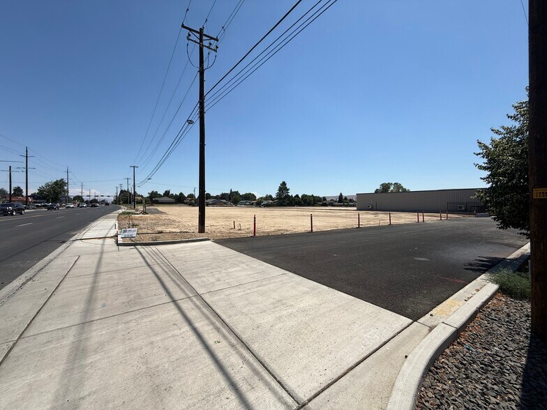 4800 W Nob Hill Blvd, Yakima, WA à vendre - Photo du bâtiment - Image 2 de 6