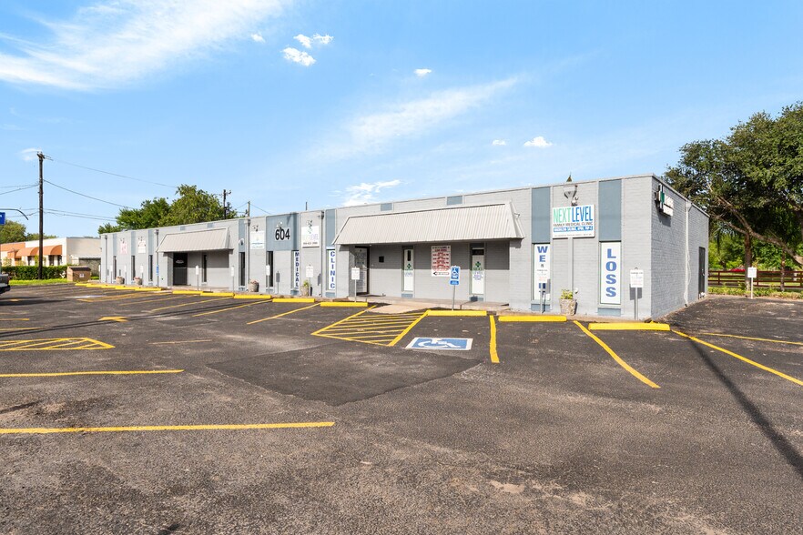 604 S 77 Sunshine Strip, Harlingen, TX à vendre - Photo du bâtiment - Image 2 de 33