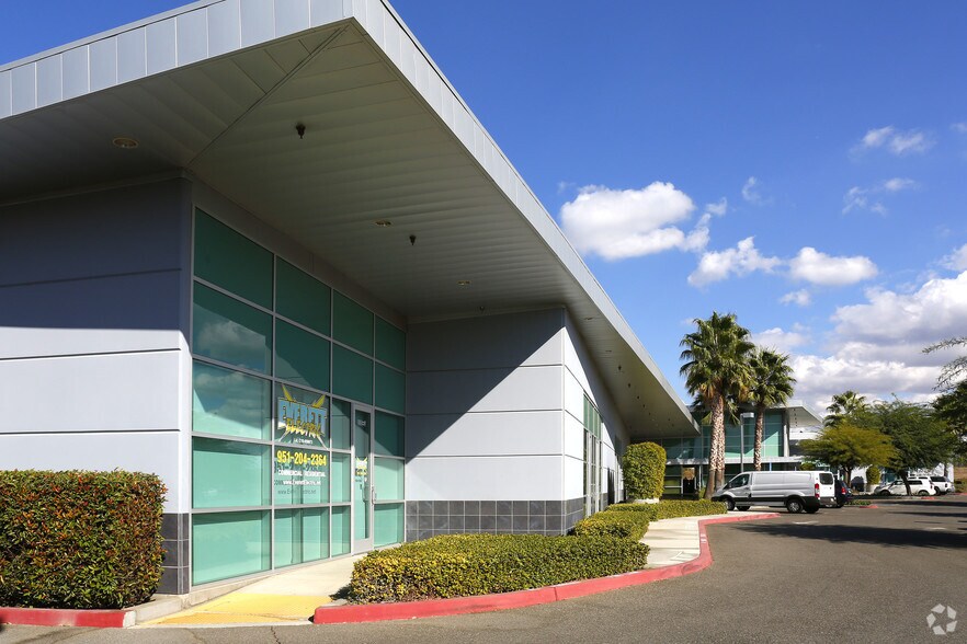 6421 Central Ave, Riverside, CA à louer - Photo du bâtiment - Image 2 de 22