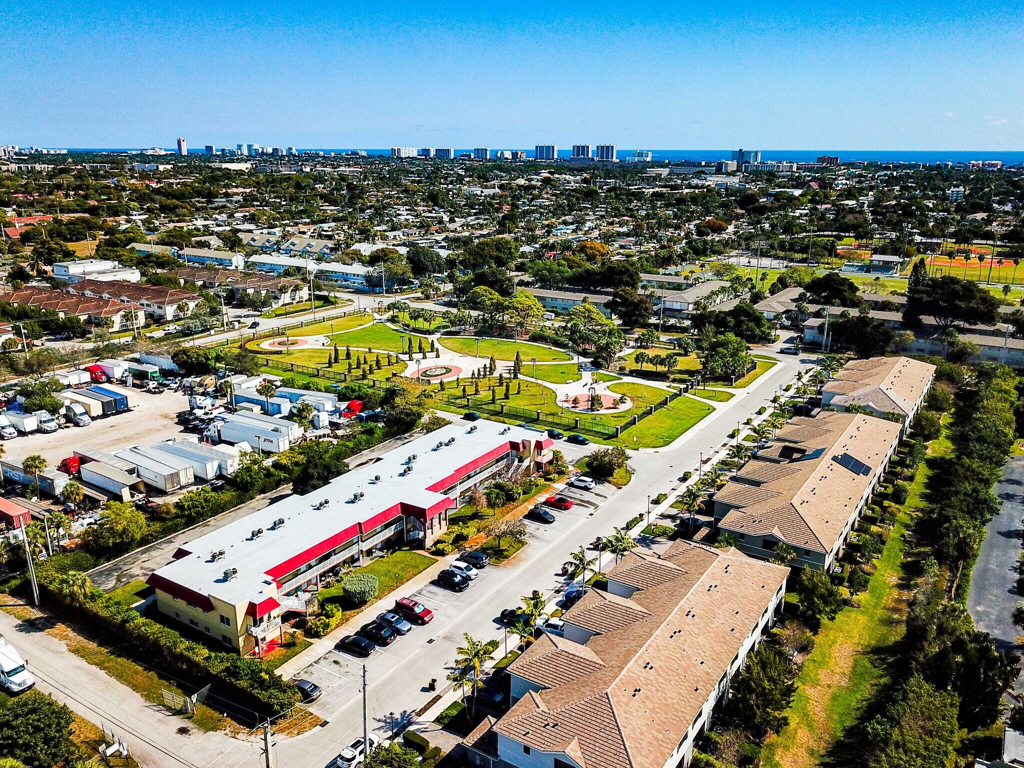 155 SE 5th Ct, Deerfield Beach, FL à vendre Photo principale- Image 1 de 26