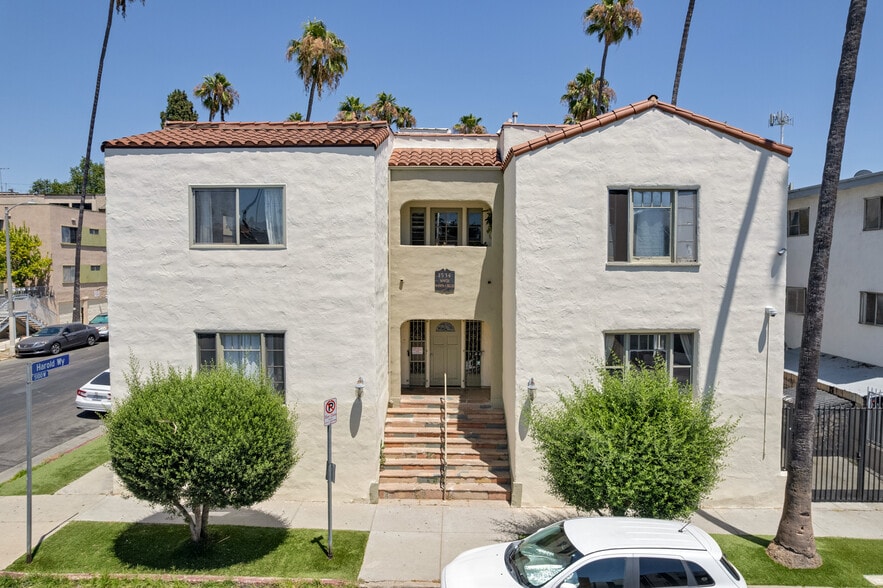 1534 Winona Blvd, Los Angeles, CA à vendre - Photo du bâtiment - Image 2 de 12