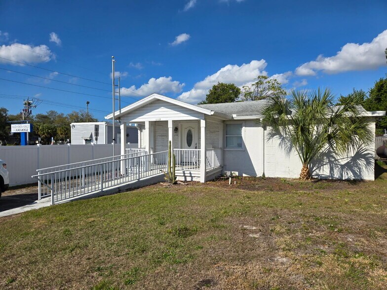 1007 Michigan Ave, Palm Harbor, FL à vendre - Photo du bâtiment - Image 2 de 15