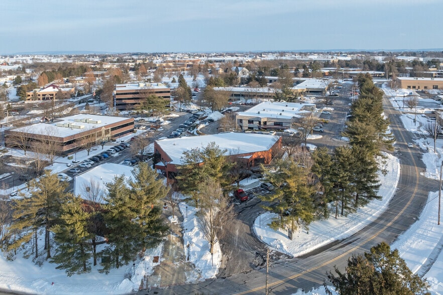 1860 Charter Ln, Lancaster, PA à louer - Aérien - Image 3 de 5